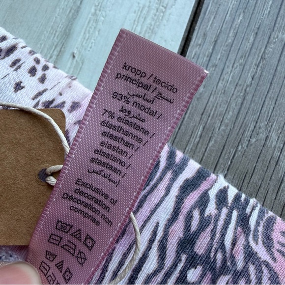 Skims Long-sleeved Pajama Set - Picture 7 of 16